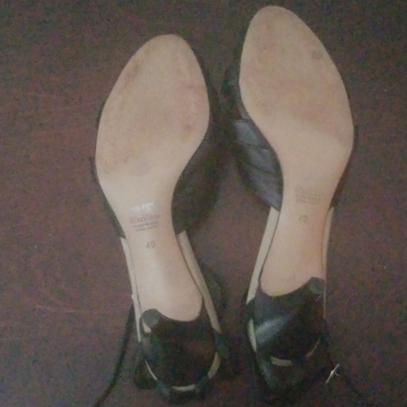 Women's classy black leather low heels sandals - Picture 2 of 7